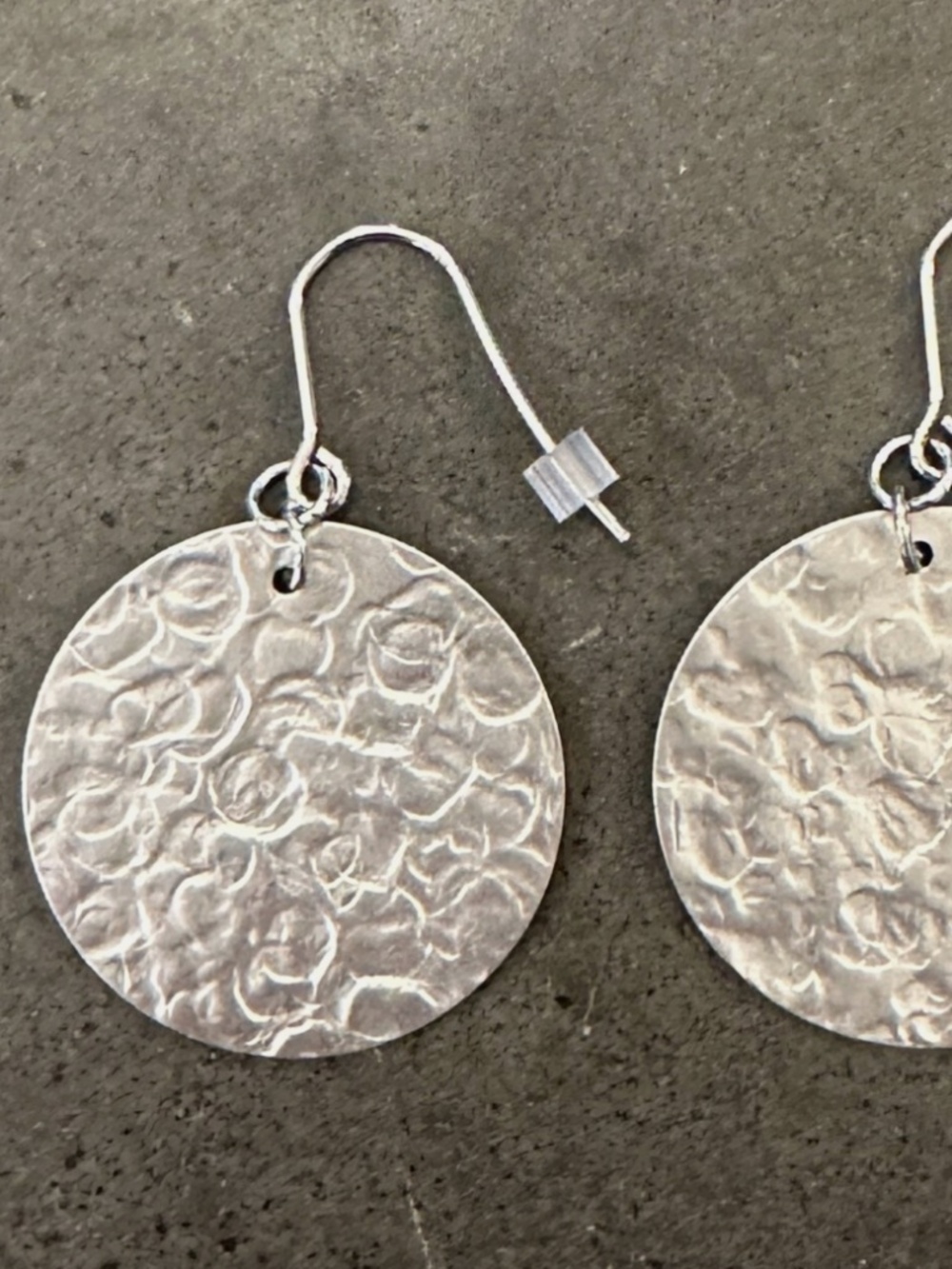Women’s Silver Tone Round Hammered Disk Hook Back Earrings NEW!!